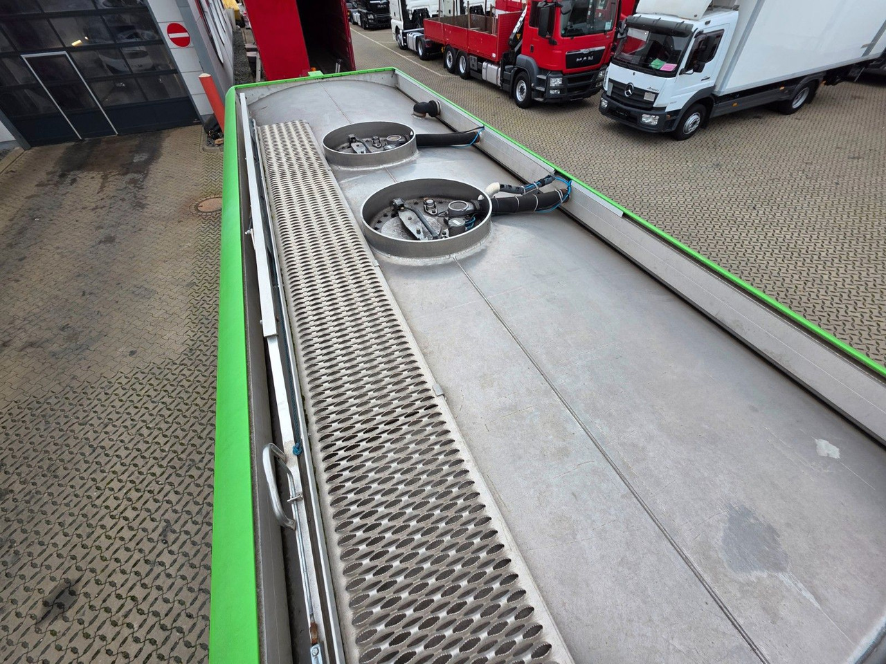 Tankwagen Mercedes-Benz Antos 2643 / Ret. / ADR AT / Lenkachse /KOMPLETT: das Bild 45