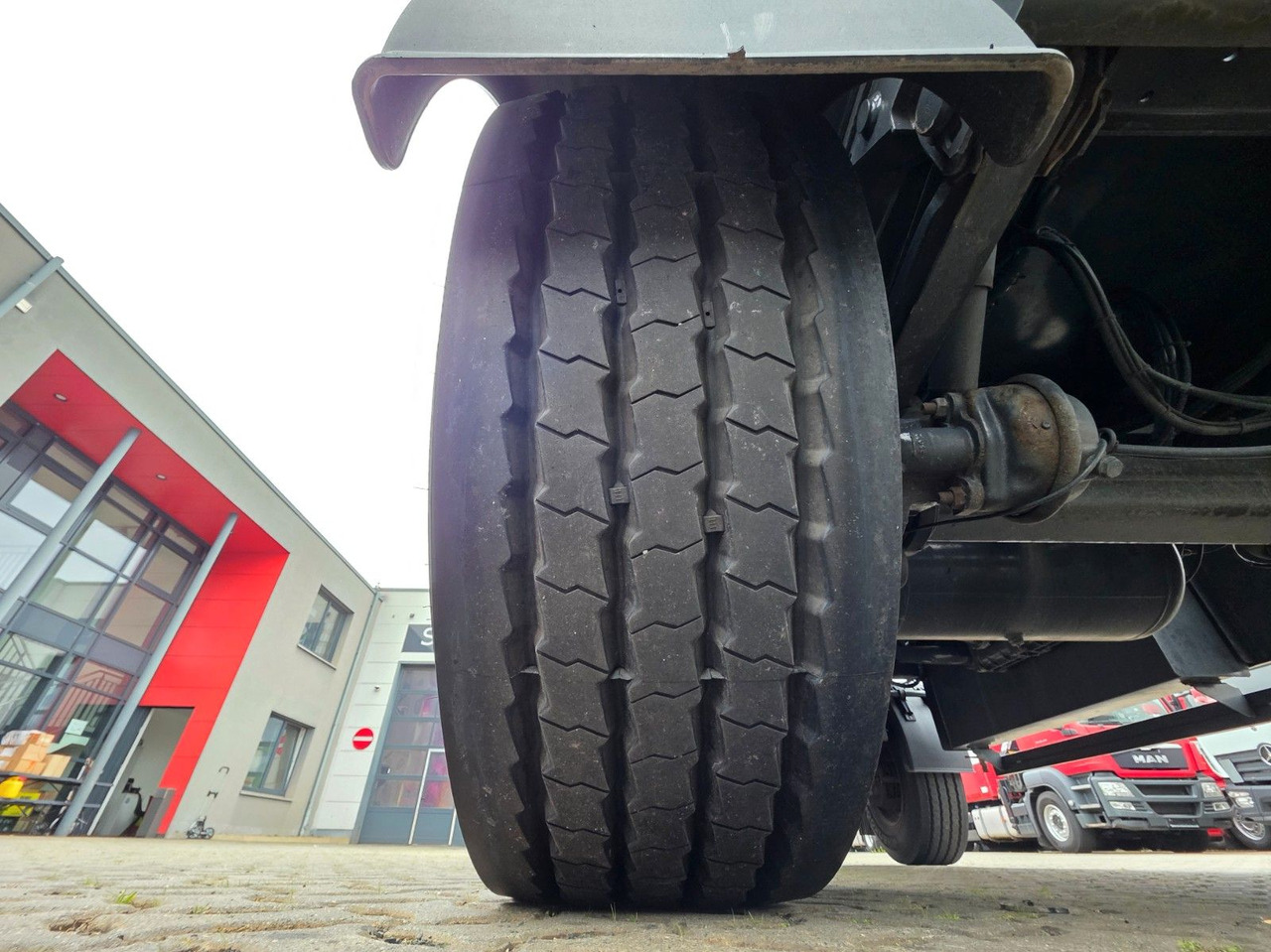 Tankwagen Mercedes-Benz Antos 2643 / Ret. / ADR AT / Lenkachse /KOMPLETT: das Bild 49