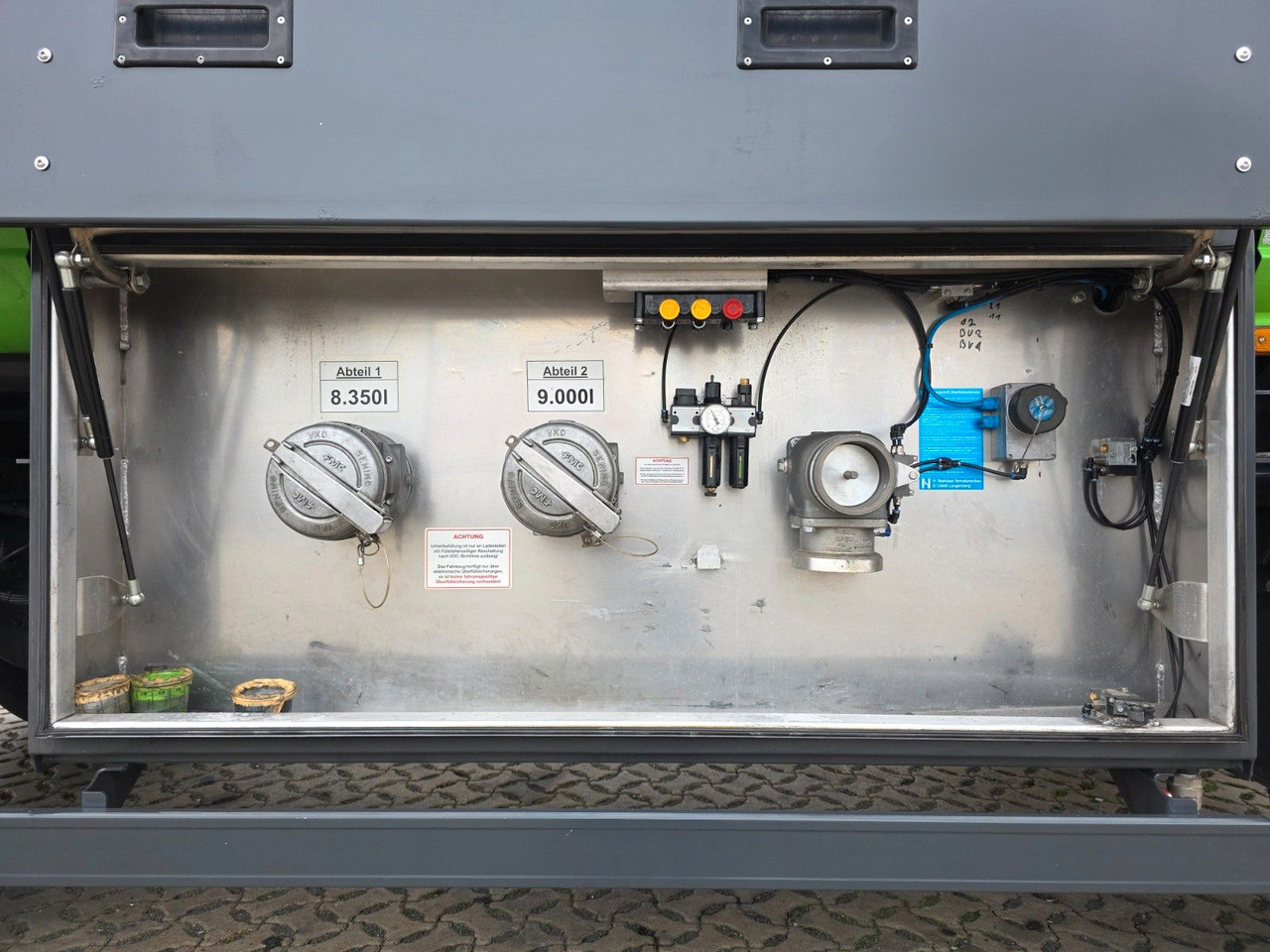 Tankwagen Mercedes-Benz Antos 2643 / Ret. / ADR AT / Lenkachse /KOMPLETT: das Bild 46