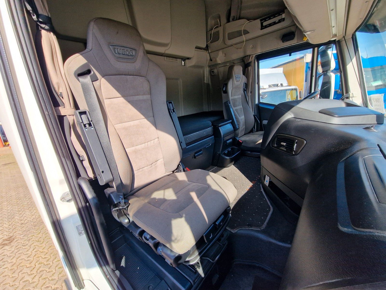 Sattelzugmaschine Iveco Stralis 480 / ZF Intarder / Standklima: das Bild 18