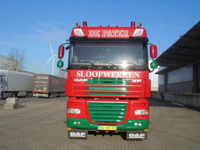 DAF XF 105 410 FAD 8X4 STEEL SUSPENSION - Abrollkipper: das Bild 3 DAF XF 105 410 FAD 8X4 STEEL SUSPENSION - Abrollkipper: das Bild 3