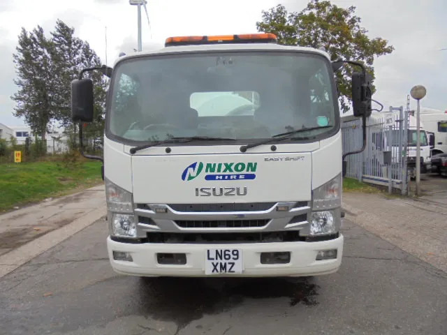 Isuzu N75.190 - Saug-/ Spülfahrzeug: das Bild 2 Isuzu N75.190 - Saug-/ Spülfahrzeug: das Bild 2