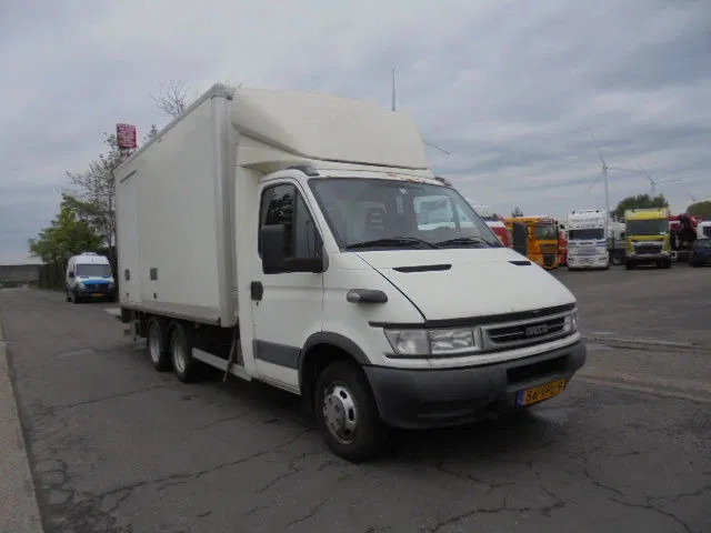 Iveco Daily 40 C14 HPI TREKKER OPLEGGER - Koffer Transporter, Transporter mit Doppelkabine: das Bild 3 Iveco Daily 40 C14 HPI TREKKER OPLEGGER - Koffer Transporter, Transporter mit Doppelkabine: das Bild 3