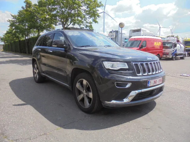 Jeep Grand Cherokee 4X4 SUMMIT EDITION 3.0 LTR V6 - SUV/ Geländewagen: das Bild 3 Jeep Grand Cherokee 4X4 SUMMIT EDITION 3.0 LTR V6 - SUV/ Geländewagen: das Bild 3