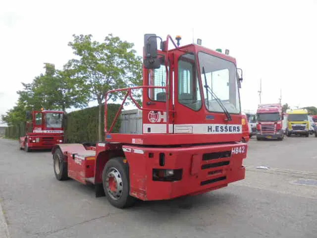 MOL YM 225/4X2 40 KM/H - Terminaltraktor: das Bild 3 MOL YM 225/4X2 40 KM/H - Terminaltraktor: das Bild 3