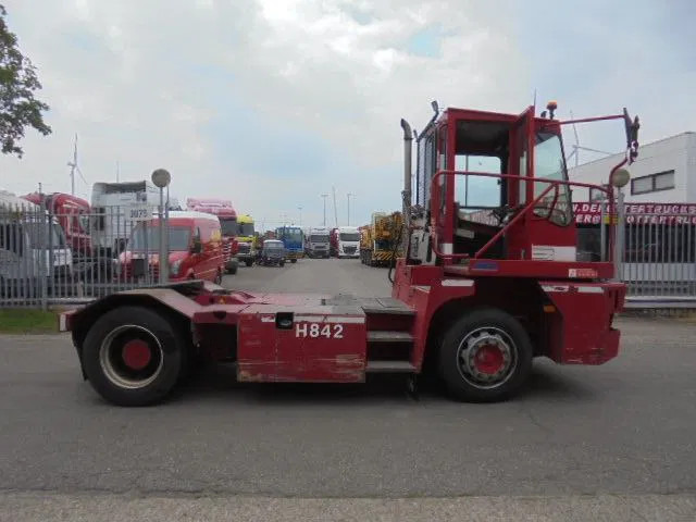 MOL YM 225/4X2 40 KM/H - Terminaltraktor: das Bild 4 MOL YM 225/4X2 40 KM/H - Terminaltraktor: das Bild 4