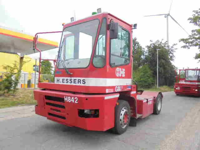 MOL YM 225/4X2 40 KM/H - Terminaltraktor: das Bild 1 MOL YM 225/4X2 40 KM/H - Terminaltraktor: das Bild 1