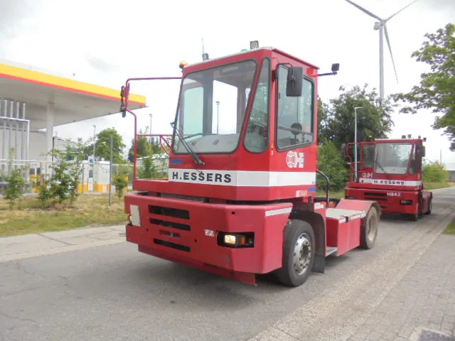 MOL YM225/4X2 40KM/H - Terminaltraktor: das Bild 1 MOL YM225/4X2 40KM/H - Terminaltraktor: das Bild 1
