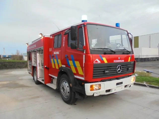 Mercedes-Benz 1124 F - Feuerwehrfahrzeug: das Bild 3 Mercedes-Benz 1124 F - Feuerwehrfahrzeug: das Bild 3