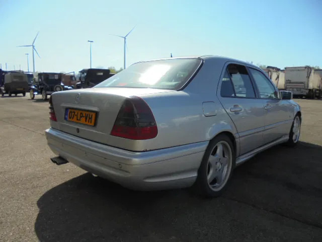 Mercedes-Benz C-Klasse 43 AMG - Limousine: das Bild 3 Mercedes-Benz C-Klasse 43 AMG - Limousine: das Bild 3