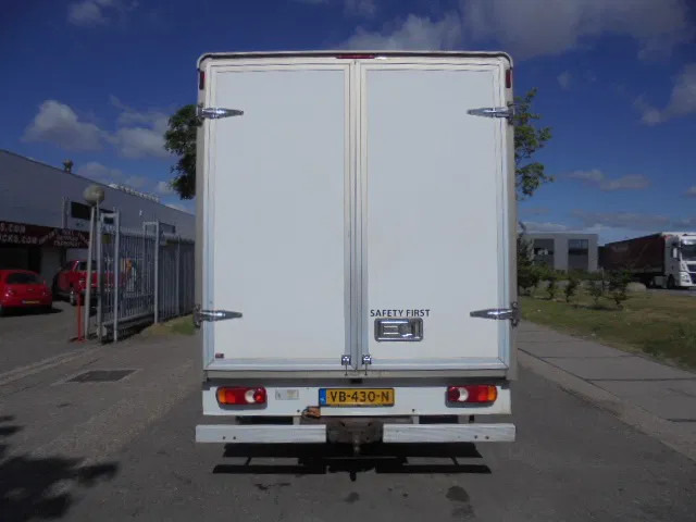 Nissan Cabstar 35.14 - Koffer Transporter: das Bild 5 Nissan Cabstar 35.14 - Koffer Transporter: das Bild 5