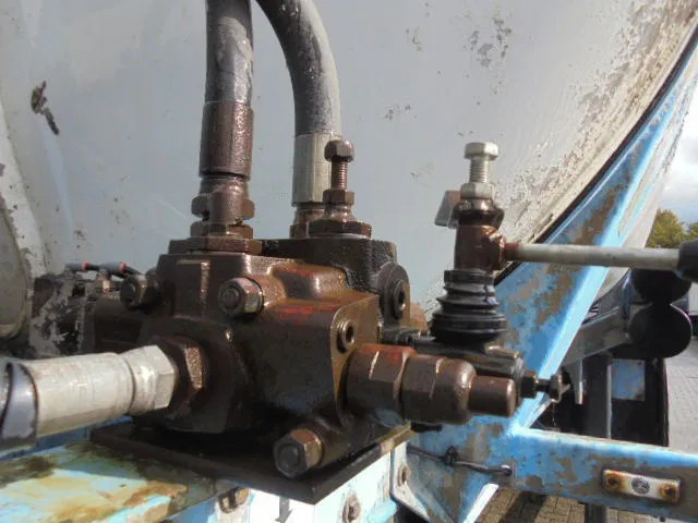 SPITZER BP SK 50 - Tankauflieger: das Bild 3 SPITZER BP SK 50 - Tankauflieger: das Bild 3