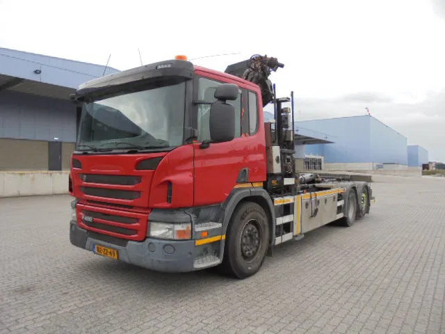 Scania P400 6X2 - Abrollkipper, Autokran: das Bild 4 Scania P400 6X2 - Abrollkipper, Autokran: das Bild 4