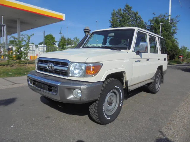 Toyota Land Cruiser HZJ76L 4X4 EXPORT OUTSIDE EU ONLY - PKW: das Bild 1 Toyota Land Cruiser HZJ76L 4X4 EXPORT OUTSIDE EU ONLY - PKW: das Bild 1