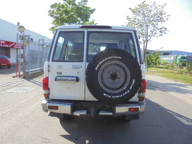 Toyota Land Cruiser HZJ76L 4X4 EXPORT OUTSIDE EU ONLY - PKW: das Bild 5 Toyota Land Cruiser HZJ76L 4X4 EXPORT OUTSIDE EU ONLY - PKW: das Bild 5