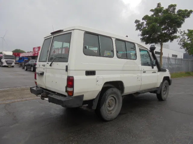 Toyota Land Cruiser HZJ78L 4X4 EXPORT OUTSIDE EU ONLY - PKW: das Bild 4 Toyota Land Cruiser HZJ78L 4X4 EXPORT OUTSIDE EU ONLY - PKW: das Bild 4