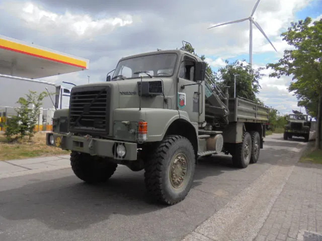 Volvo N 10 6X6 L + FASSI 3X IN STOCK - Pritsche LKW, Autokran: das Bild 1 Volvo N 10 6X6 L + FASSI 3X IN STOCK - Pritsche LKW, Autokran: das Bild 1