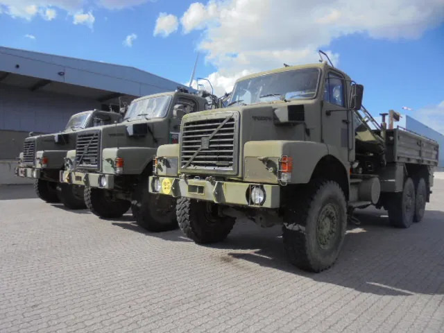 Volvo N 10 6X6 L + FASSI 3X IN STOCK - Pritsche LKW, Autokran: das Bild 1 Volvo N 10 6X6 L + FASSI 3X IN STOCK - Pritsche LKW, Autokran: das Bild 1
