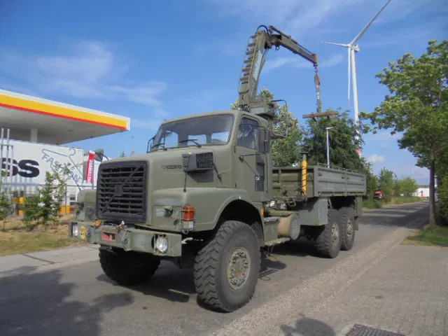 Volvo N 10 6X6 L + FASSI - Pritsche LKW, Autokran: das Bild 1 Volvo N 10 6X6 L + FASSI - Pritsche LKW, Autokran: das Bild 1