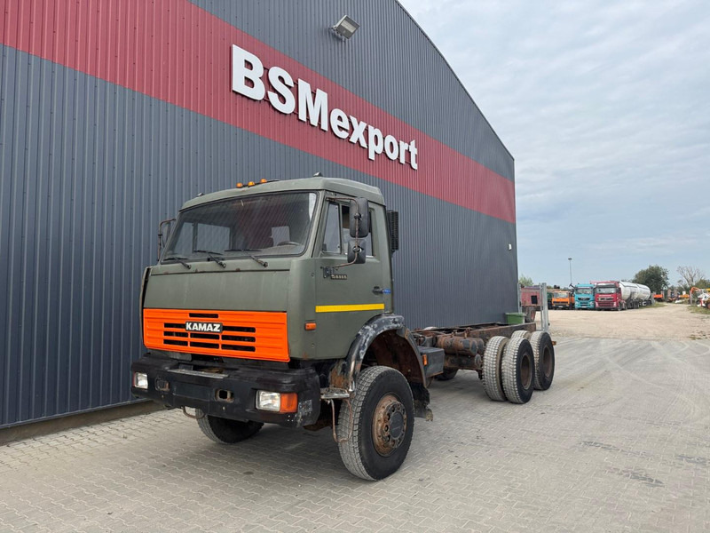 Kamaz 65111, 6x6 - Fahrgestell LKW: das Bild 1 Kamaz 65111, 6x6 - Fahrgestell LKW: das Bild 1