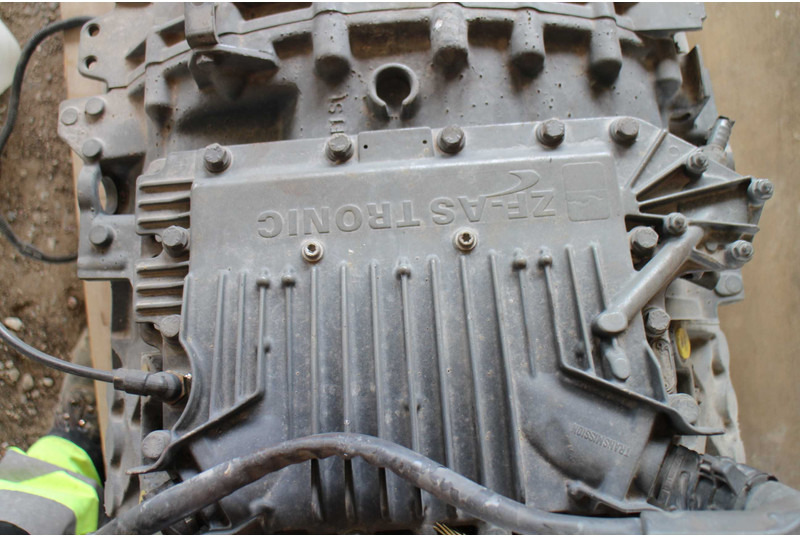 MAN ZF 12 AS 2130TD gearbox for MAN truck tractor - Getriebe für LKW: das Bild 4 MAN ZF 12 AS 2130TD gearbox for MAN truck tractor - Getriebe für LKW: das Bild 4