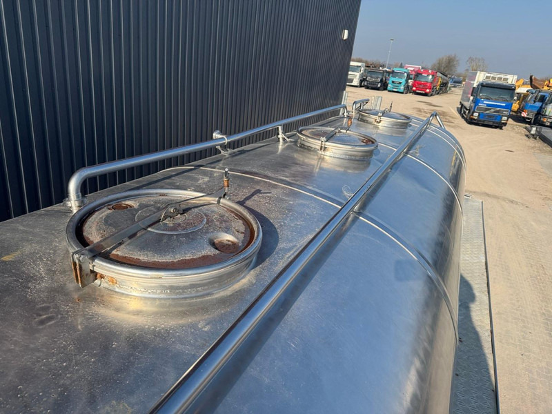 Tankwagen Für die Beförderung von Kraftstoff Volvo FM7, 12000 l water/milk tank truck: das Bild 16