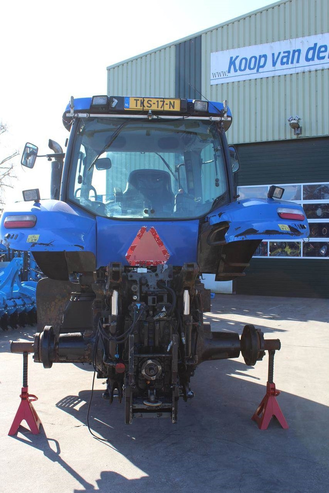 New Holland T8020 - Traktor: das Bild 5 New Holland T8020 - Traktor: das Bild 5