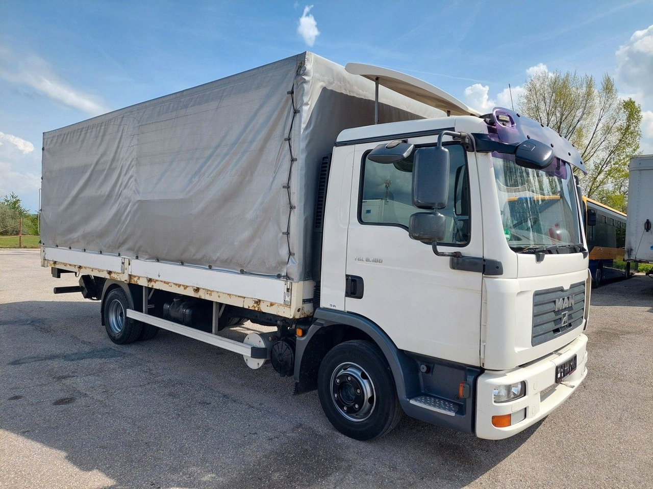 MAN TGL 8.180 4X2 BL - Plane LKW: das Bild 2 MAN TGL 8.180 4X2 BL - Plane LKW: das Bild 2
