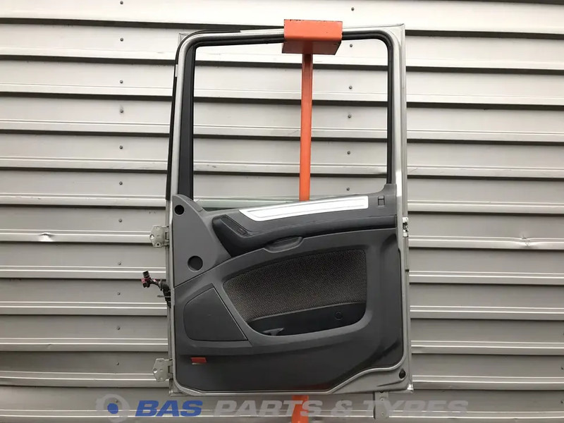 DAF XF106 Portier Rechts DAF 1881863 - Tür und Teile für LKW: das Bild 2 DAF XF106 Portier Rechts DAF 1881863 - Tür und Teile für LKW: das Bild 2