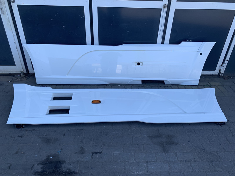 DAF XF106 Sideskirt Set DAF 1903109 - Karosserie und Außen für LKW: das Bild 1 DAF XF106 Sideskirt Set DAF 1903109 - Karosserie und Außen für LKW: das Bild 1
