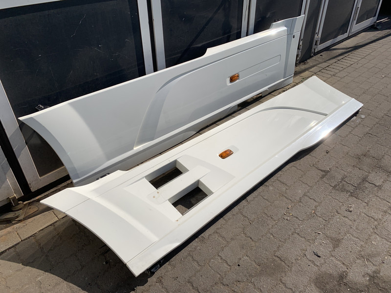 DAF XF106 Sideskirt Set DAF 1903109 - Karosserie und Außen für LKW: das Bild 2 DAF XF106 Sideskirt Set DAF 1903109 - Karosserie und Außen für LKW: das Bild 2