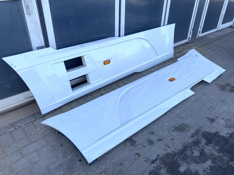 DAF XF106 Sideskirt Set DAF 1903109 - Karosserie und Außen für LKW: das Bild 3 DAF XF106 Sideskirt Set DAF 1903109 - Karosserie und Außen für LKW: das Bild 3