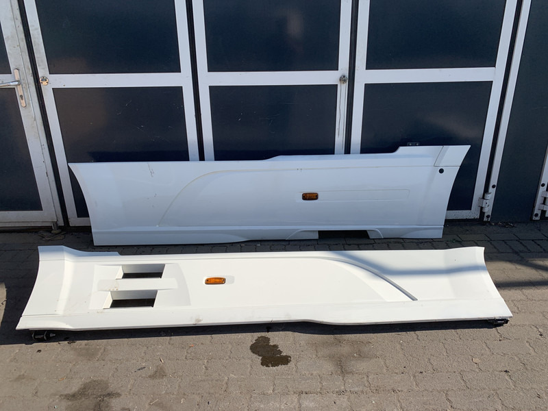 DAF XF106 Sideskirt Set DAF 1903109 - Karosserie und Außen für LKW: das Bild 1 DAF XF106 Sideskirt Set DAF 1903109 - Karosserie und Außen für LKW: das Bild 1