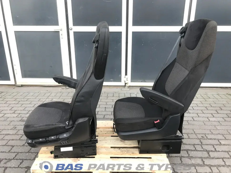 DAF XF106 Stoelen set DAF 1844340 - Sitz für LKW: das Bild 2 DAF XF106 Stoelen set DAF 1844340 - Sitz für LKW: das Bild 2