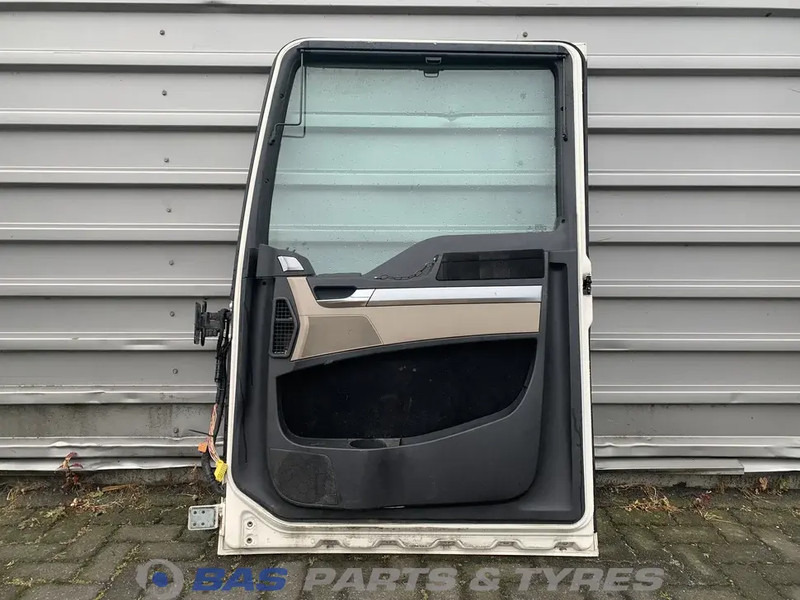 MAN TGX - Tür und Teile für LKW: das Bild 2 MAN TGX - Tür und Teile für LKW: das Bild 2