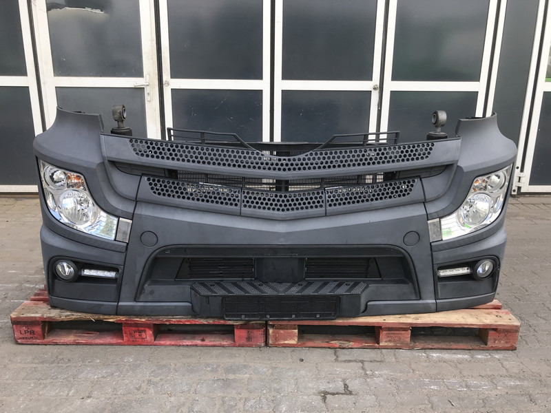 Mercedes-Benz Actros MP4 - Stoßstange für LKW: das Bild 1 Mercedes-Benz Actros MP4 - Stoßstange für LKW: das Bild 1