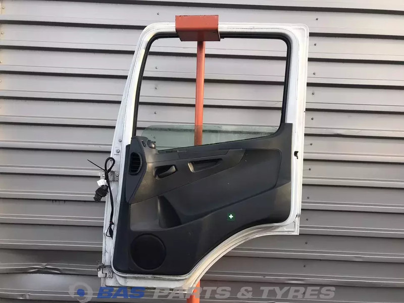Mercedes-Benz Atego Portier Rechts Mercedes A 940 720 04 05 - Tür und Teile für LKW: das Bild 2 Mercedes-Benz Atego Portier Rechts Mercedes A 940 720 04 05 - Tür und Teile für LKW: das Bild 2