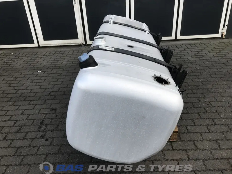 Mercedes-Benz Brandstoftank Mercedes 820 Liter A 960 470 34 01 - Kraftstofftank für LKW: das Bild 2 Mercedes-Benz Brandstoftank Mercedes 820 Liter A 960 470 34 01 - Kraftstofftank für LKW: das Bild 2