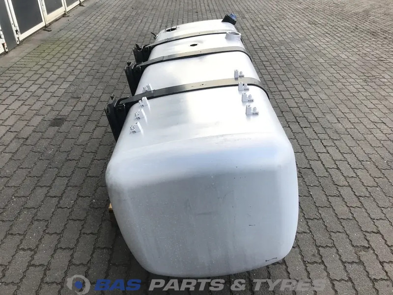 Mercedes-Benz Brandstoftank Mercedes 820 Liter A 960 470 34 01 - Kraftstofftank für LKW: das Bild 4 Mercedes-Benz Brandstoftank Mercedes 820 Liter A 960 470 34 01 - Kraftstofftank für LKW: das Bild 4