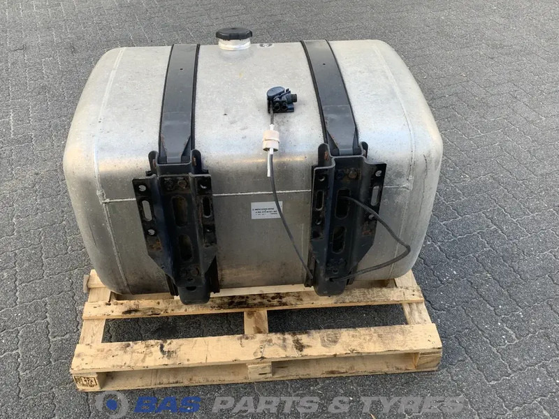Mercedes-Benz - Kraftstofftank für LKW: das Bild 3 Mercedes-Benz - Kraftstofftank für LKW: das Bild 3