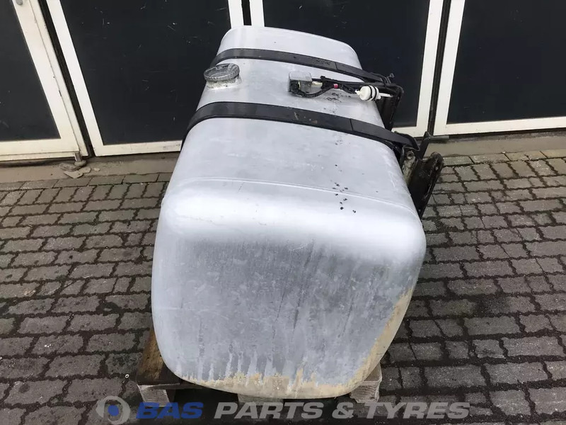 Mercedes-Benz - Kraftstofftank für LKW: das Bild 2 Mercedes-Benz - Kraftstofftank für LKW: das Bild 2