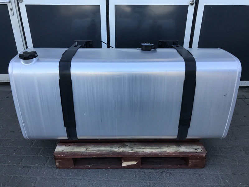 Renault - Kraftstofftank für LKW: das Bild 1 Renault - Kraftstofftank für LKW: das Bild 1
