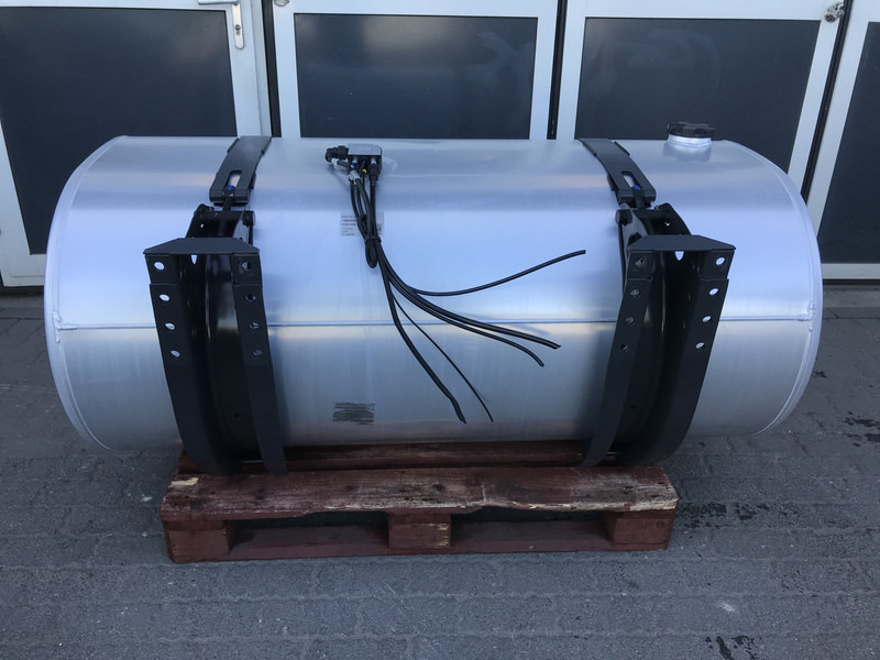 Renault - Kraftstofftank für LKW: das Bild 3 Renault - Kraftstofftank für LKW: das Bild 3