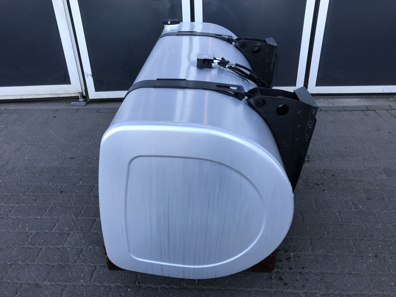 Renault - Kraftstofftank für LKW: das Bild 2 Renault - Kraftstofftank für LKW: das Bild 2