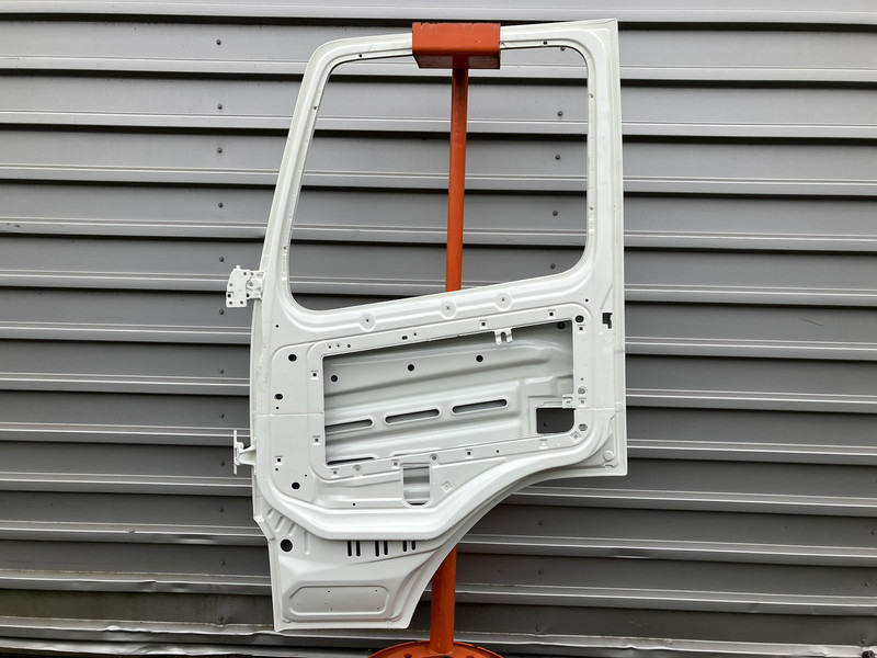 Volvo FM4 - Tür und Teile für LKW: das Bild 2 Volvo FM4 - Tür und Teile für LKW: das Bild 2