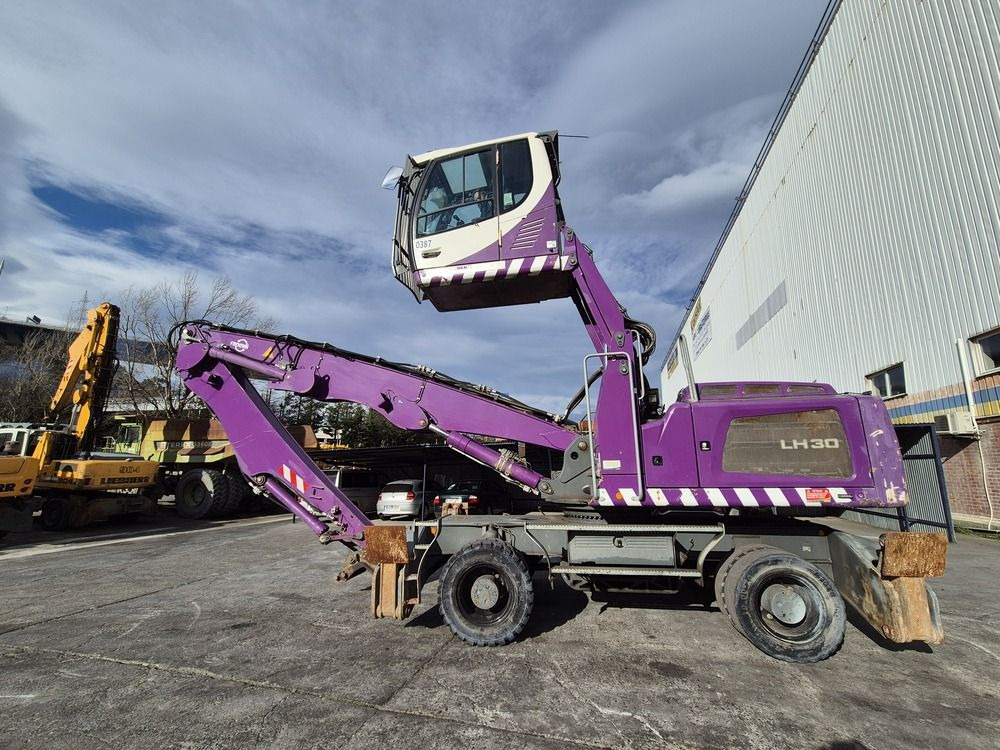 LIEBHERR LH30M - Umschlagbagger: das Bild 1 LIEBHERR LH30M - Umschlagbagger: das Bild 1