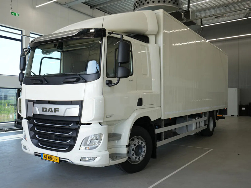 DAF CF 300 FA Sleeping Cab, New APK, Full Tank, New Tacho, 2t Laadklep - Koffer LKW: das Bild 1 DAF CF 300 FA Sleeping Cab, New APK, Full Tank, New Tacho, 2t Laadklep - Koffer LKW: das Bild 1