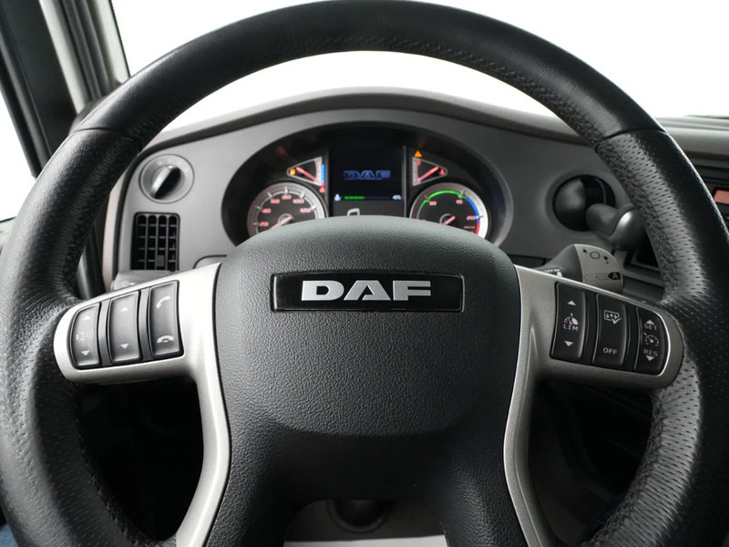 Sattelzugmaschine DAF XF 480 FT Super Space Cab, 2x Tanks: das Bild 17 Sattelzugmaschine DAF XF 480 FT Super Space Cab, 2x Tanks: das Bild 17