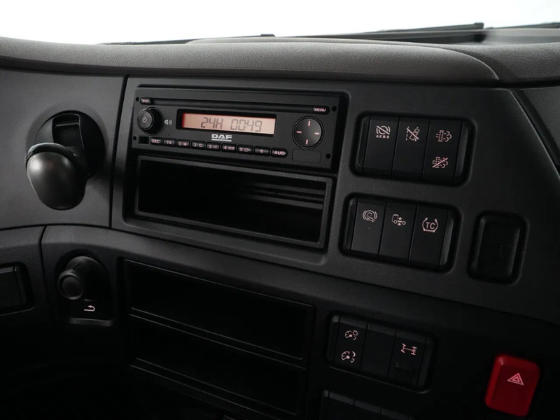 Sattelzugmaschine DAF XF 480 FT Super Space Cab, 2x Tanks, PTO Prep: das Bild 18 Sattelzugmaschine DAF XF 480 FT Super Space Cab, 2x Tanks, PTO Prep: das Bild 18