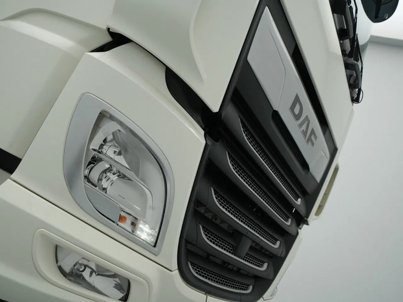 Sattelzugmaschine DAF XF 480 FT Super Space Cab, 2x Tanks, PTO Prep: das Bild 11 Sattelzugmaschine DAF XF 480 FT Super Space Cab, 2x Tanks, PTO Prep: das Bild 11